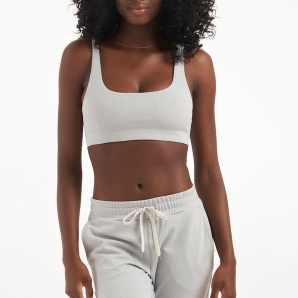 NWT Vuori Luxe Ribbed Daily Bra PALE GREY